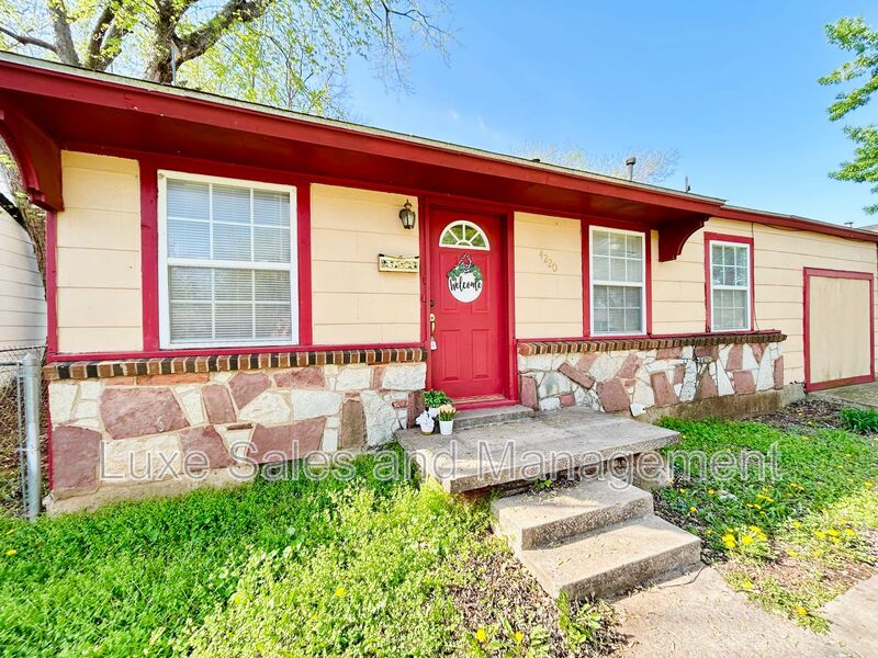 Del City House: 4220 SE 25th St