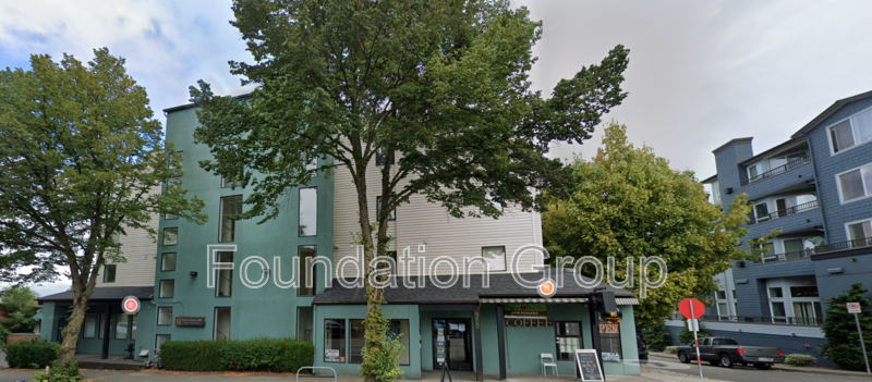 Seattle House: 9400 Roosevelt Way NE