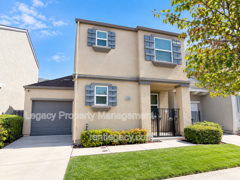 Sacramento House: 2486 Boxwood Street