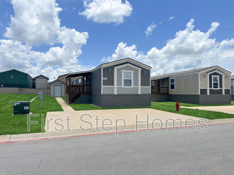 Tyler House: 1007 Conchas St