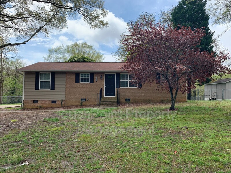Huntersville House: 15210 Hus McGinnis Rd