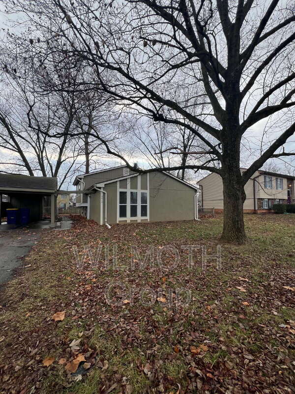 Indianapolis House: 9413 English Oak Dr