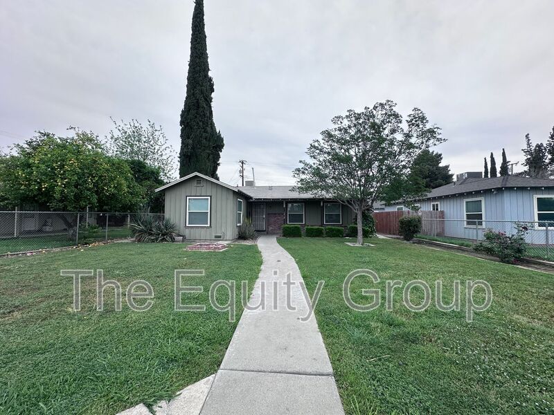 Visalia House: 1216 N Conyer Street