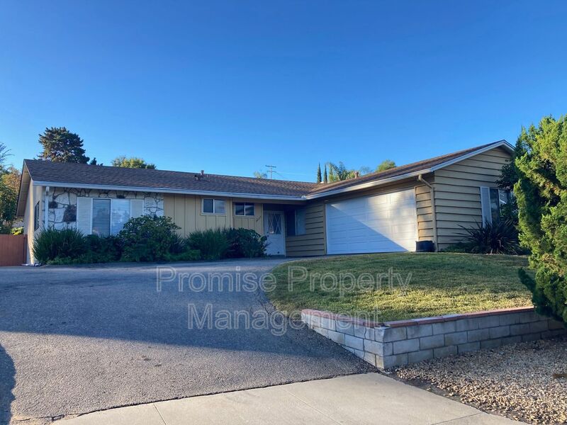 Vista House: 1235 Peach Grove Ln.