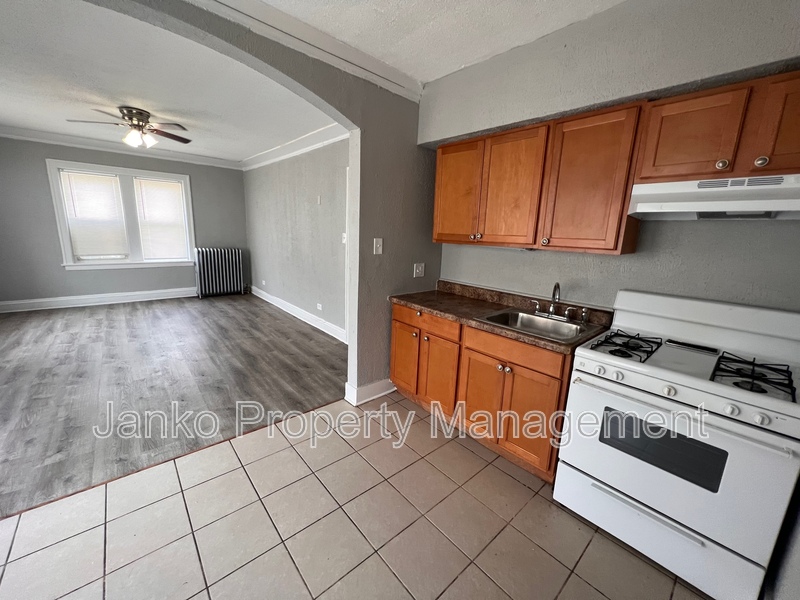 Chicago House: 9453 S Loomis St