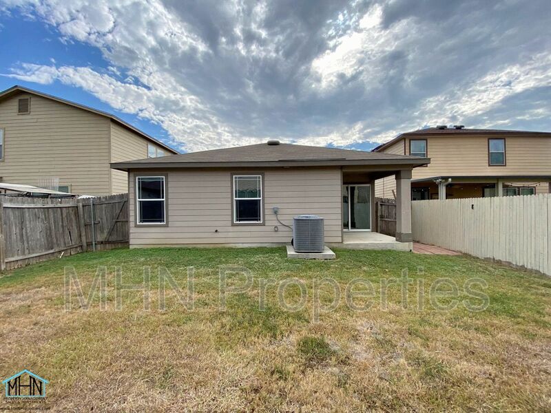 4 bed/2 bath, Bright and Open single story home on NE side of SA! - Photo 18