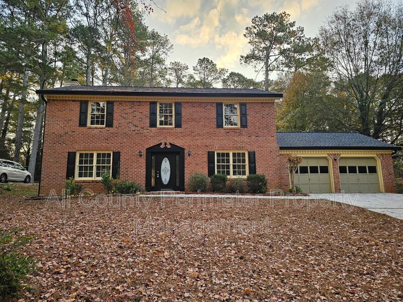Grayson House: 1920 Shoreline Trace