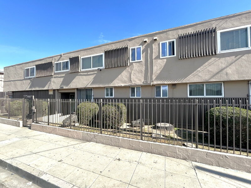 Inglewood Condo: 10130 South Inglewood Avenue