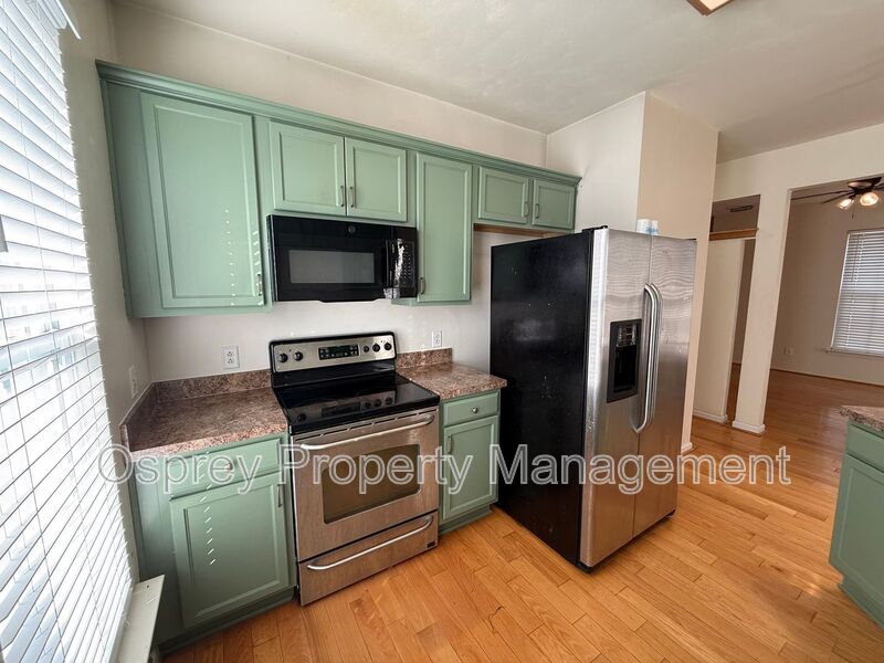 Well-maintained and spacious 3-bedroom Home "ASK ABOUT OUR ZERO DEPOSIT" - Photo 2