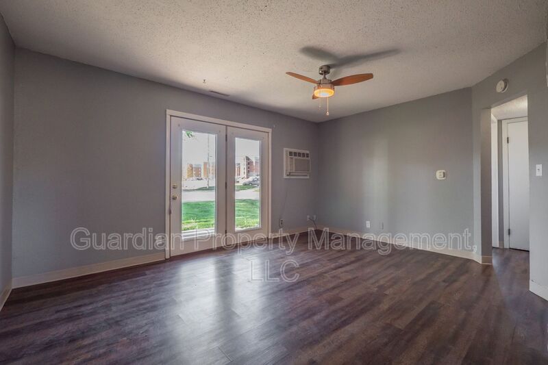 Maryville House: 525 W 8th