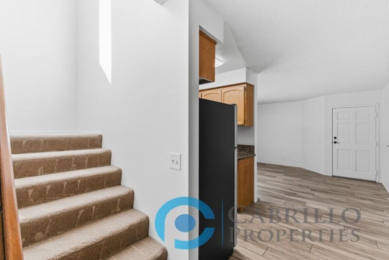 San Diego Townhome: 3767 Villa Terrace