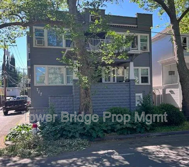 Sacramento Condo: 717 17th St