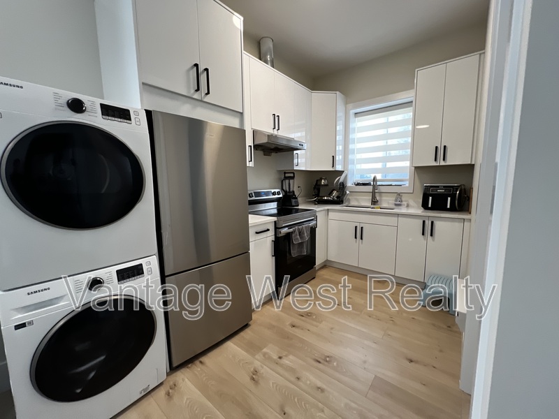 Kelowna Condo: 23B-830 Westview Way