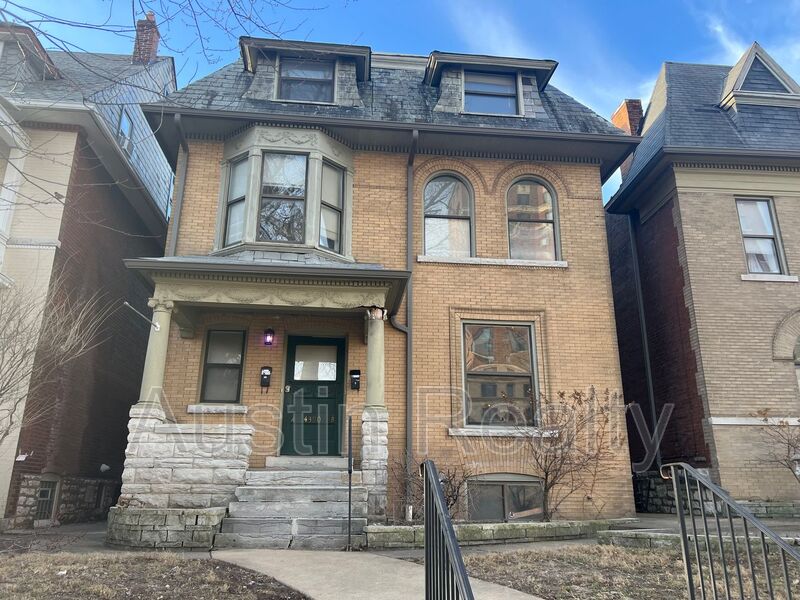 St. Louis Condo: 4390 McPherson Ave.