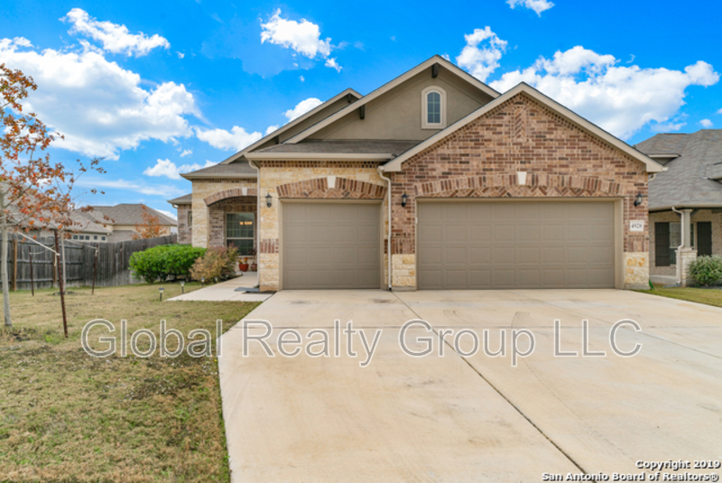 Schertz House: 4928 Battle Lake St