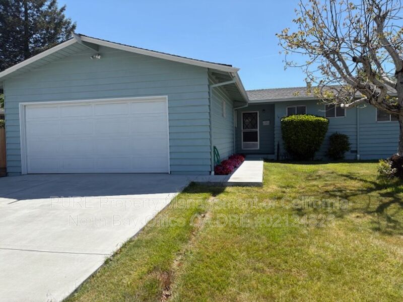 Petaluma House: 1432 Weaverly Dr