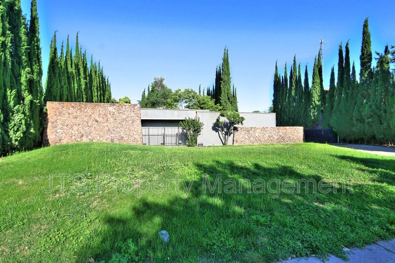 Sacamento House: 3160 Watt Avenue