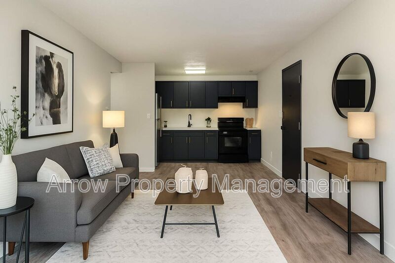 Lincoln Condo: 2323 T Street
