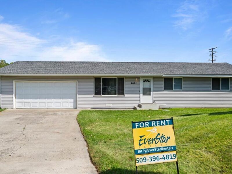 W. Richland House: 4601 Mallard Court