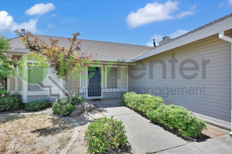 Sacramento House: 8428 Cassatt Way
