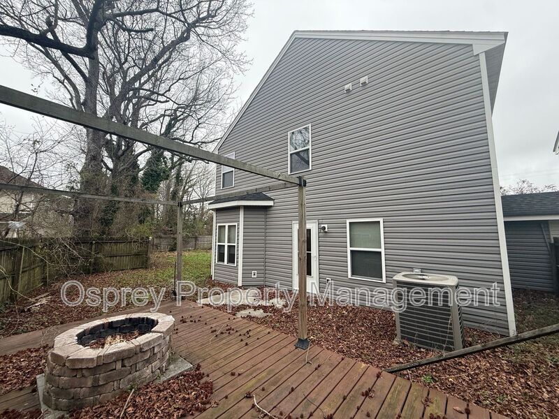 Spacious 4BR Home with Large Fenced Yard & Prime Location  - Photo 24