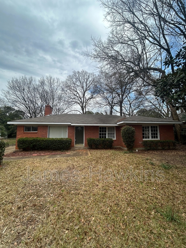 Montgomery House: 3575 N Wareingwood Dr, Montgomery, AL 36109