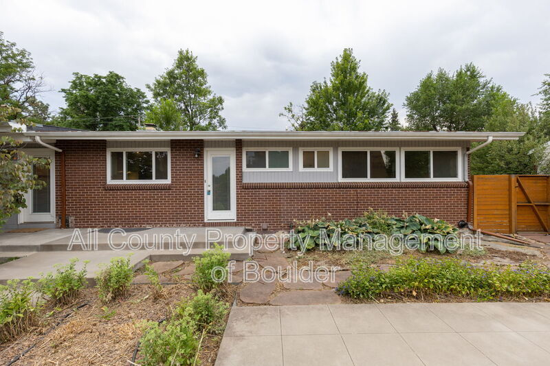 Boulder House: 4690 Sioux Dr