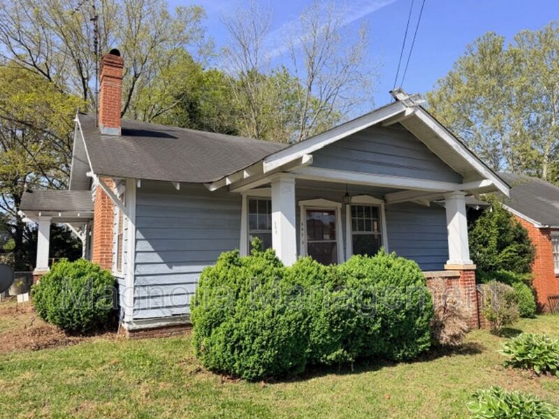 Henderson House: 503 Young St