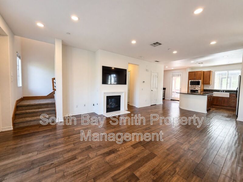 Redondo Beach Townhome: 84 Palos Verdes Blvd