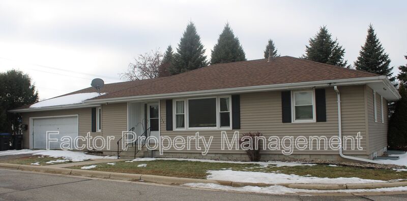 Mankato House: 144 Balcerzak Drive