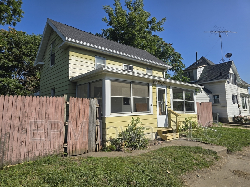 Waterloo House: 908 West 6th Street