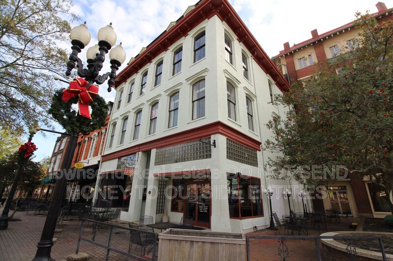 Fayetteville House: 102-G Person St.