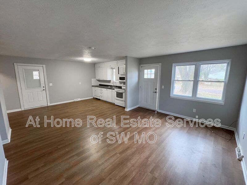 Sprngfield House: 1164 S Hillcrest Ave