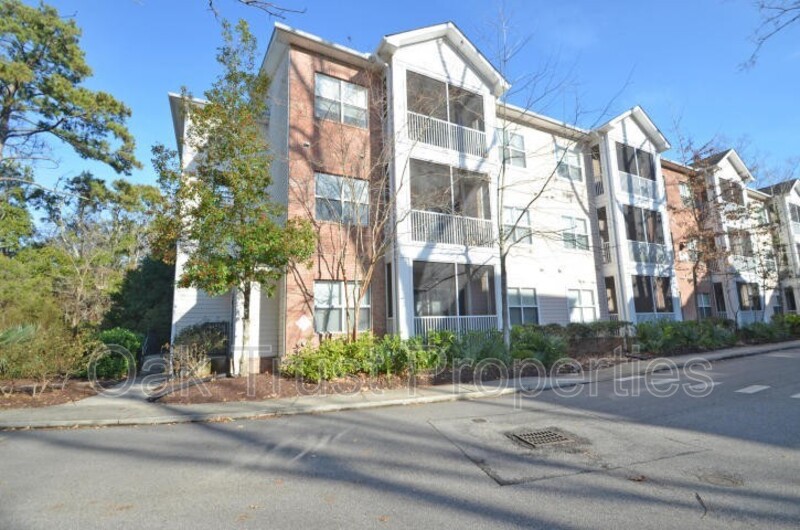 Charleston House: 1755 Central Park Rd