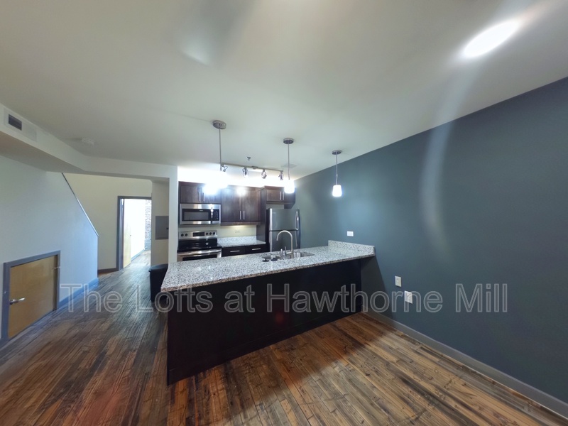 Charlotte Apartment: 1101 Hawthorne Ln