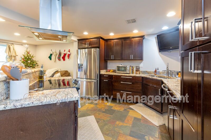 Spacious 4 Bedroom 3 Bath Home  - Photo 5