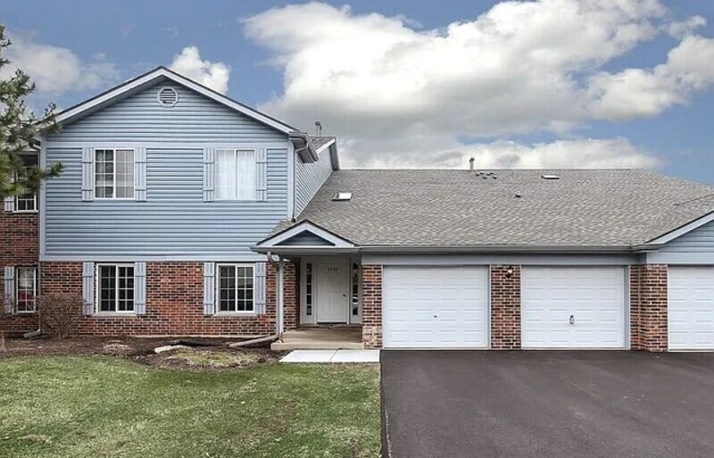 Schaumburg House: 1732 Chesapeake Ln