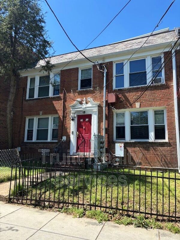 Washington Condo: 1621 17th Pl SE