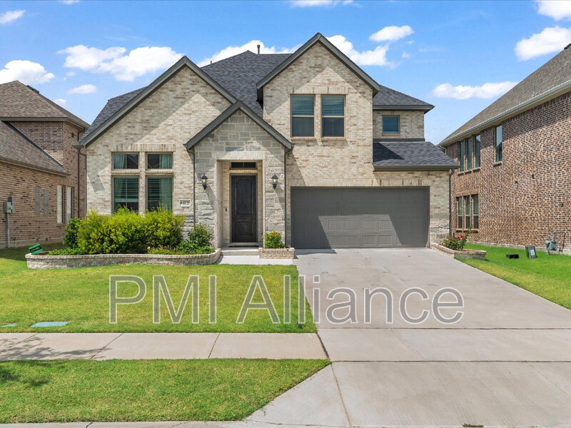 McKinney House: 4828 Celestial Road