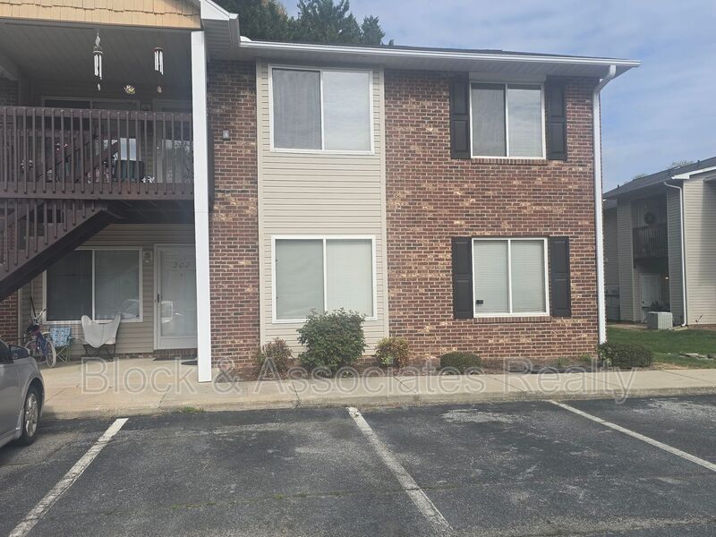 Archdale House: 308 Westbrook Court