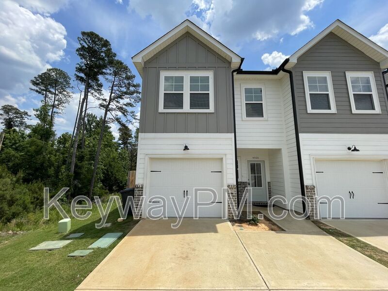 Evans Townhome: 4500 Chestnut Trail