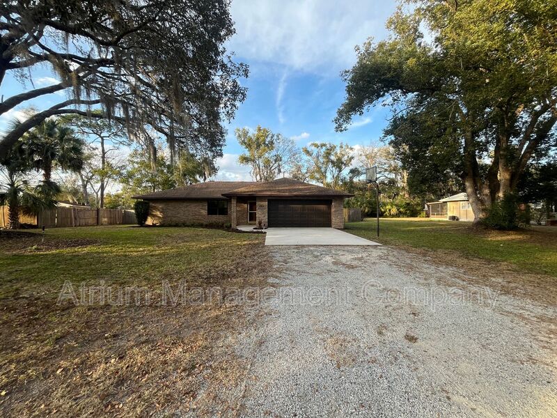 Lake Mary House: 168 E Lake Mary Ave