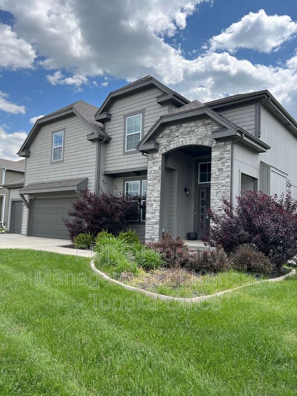 Shawnee House: 21705 W 46th Ter