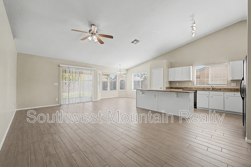 Chandler House: 2272 E Remington Pl
