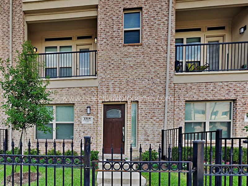 Dallas Townhome: 1318 Palm Springs Ln