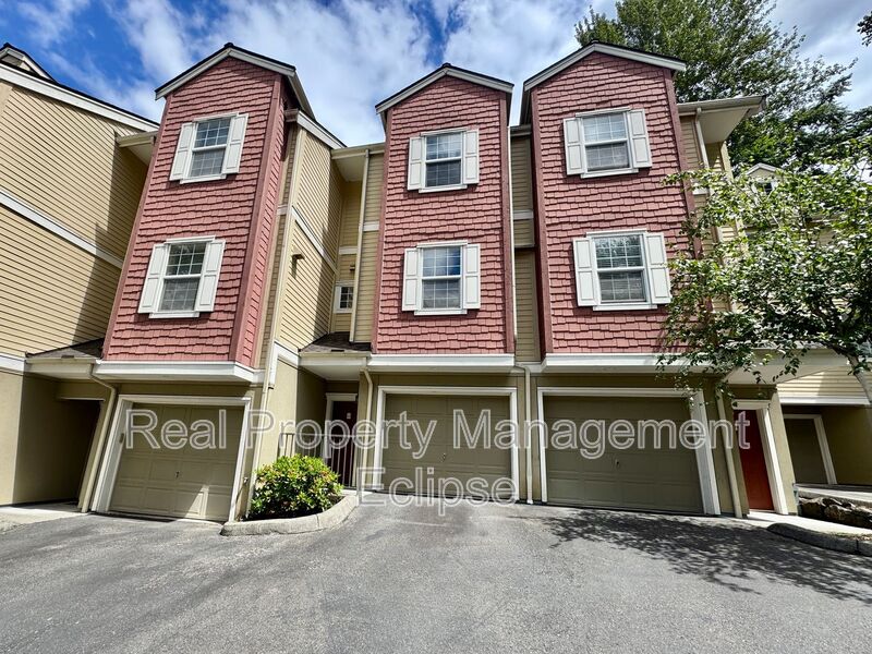 Renton Condo: 1800 NE 40th St