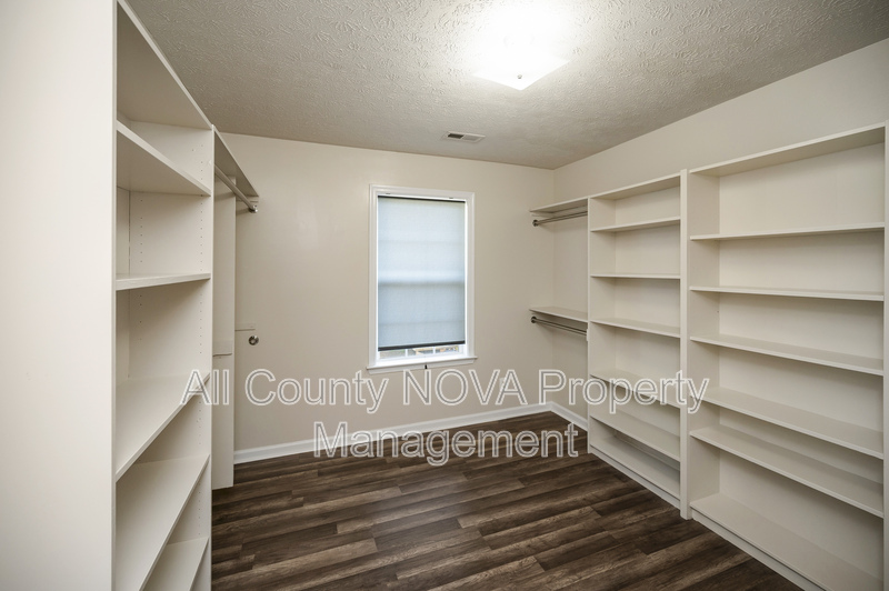 Fredericksburg Townhome: 610 Kensington Dr
