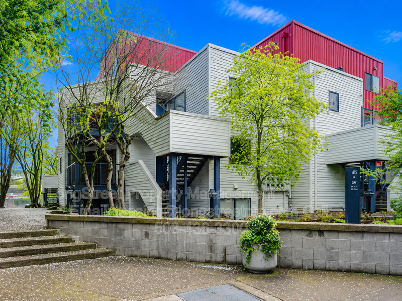 Portland Condo: 720 NW Naito Pkwy D22