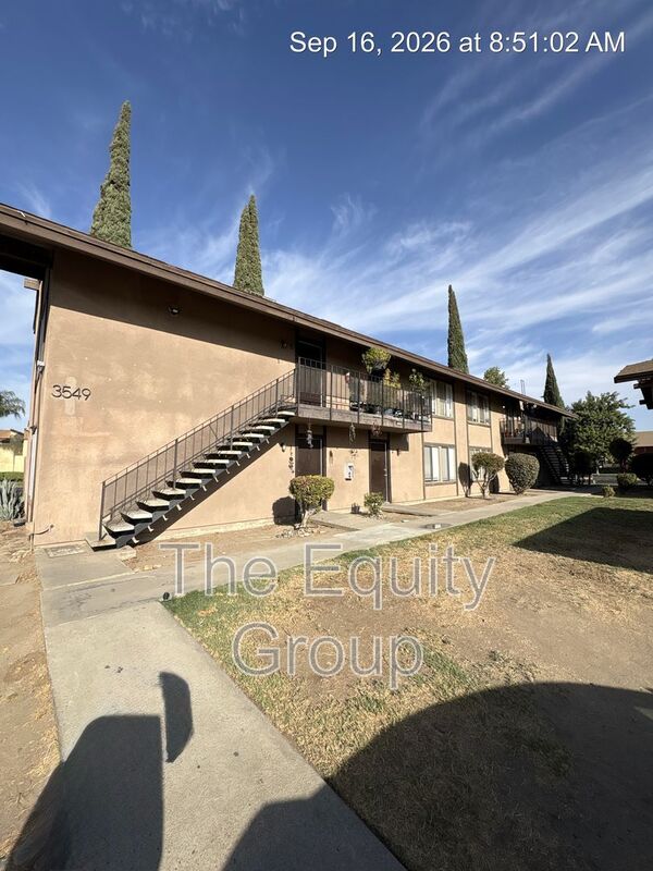 Visalia House: 3549 W Campus Ave -8