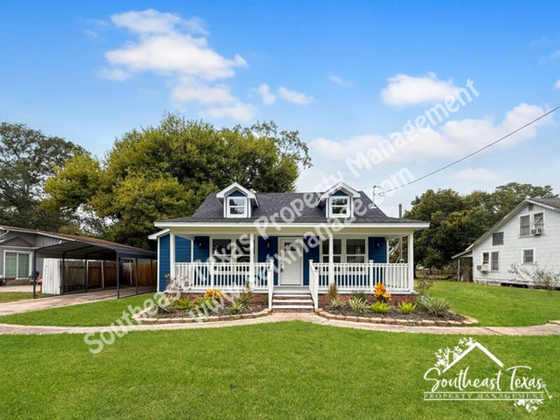 Groves House: 6371 Terrell Street